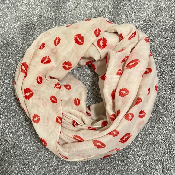 Sale💋Francesca’s Scarf - Picture 1 of 2